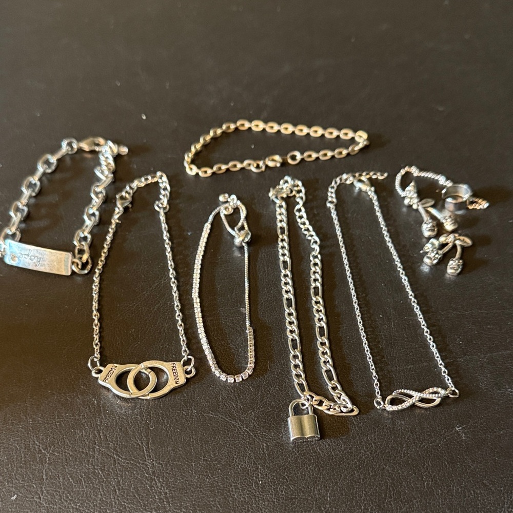 Elegant Costume Silver Ankle Bracelets and Skull Earings